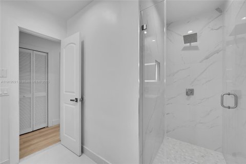 House in Tamarac, Florida 4 bedrooms, 206.71 sq.m. № 1969790 - photo 12