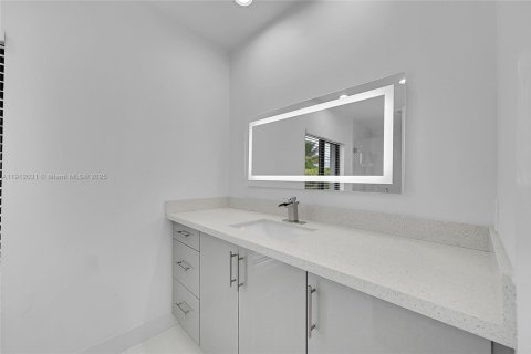 House in Tamarac, Florida 4 bedrooms, 206.71 sq.m. № 1969790 - photo 23