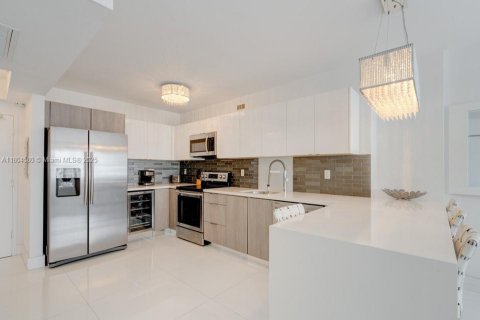 Condo in Miami Beach, Florida, 1 bedroom  № 1888723 - photo 5