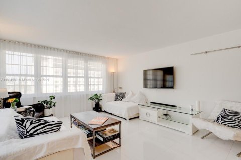 Condo in Miami Beach, Florida, 1 bedroom  № 1888723 - photo 7