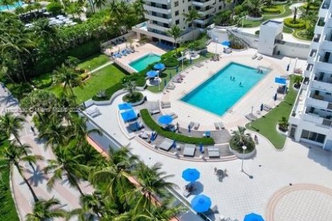 Condo in Miami Beach, Florida, 1 bedroom  № 1888723 - photo 1