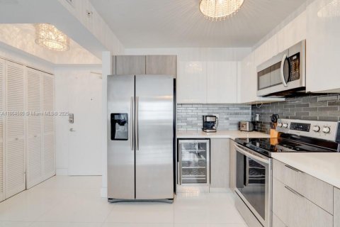 Condo in Miami Beach, Florida, 1 bedroom  № 1888723 - photo 6