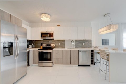 Condo in Miami Beach, Florida, 1 bedroom  № 1888723 - photo 4