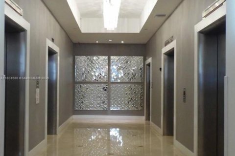 Condo in Miami Beach, Florida, 1 bedroom  № 1888723 - photo 24