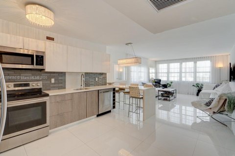 Condo in Miami Beach, Florida, 1 bedroom  № 1888723 - photo 3