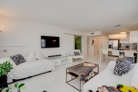 Condo in Miami Beach, Florida, 1 bedroom  № 1888723 - photo 2
