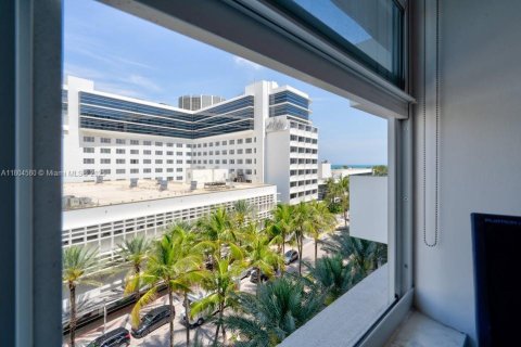 Condo in Miami Beach, Florida, 1 bedroom  № 1888723 - photo 14
