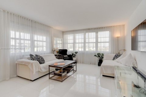 Condo in Miami Beach, Florida, 1 bedroom  № 1888723 - photo 10