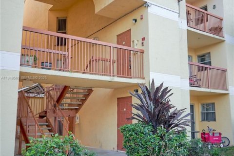 Copropriété à louer à Tamarac, Floride: 2 chambres, 91.97 m2 № 2004246 - photo 2