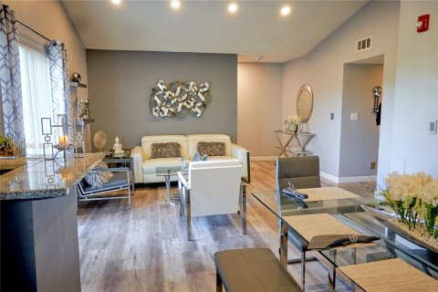 Copropriété à louer à Tamarac, Floride: 2 chambres, 91.97 m2 № 2004246 - photo 9