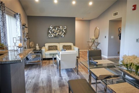 Кондоминиум с 2 спальнями в Тамарак, Флорида № 2004246