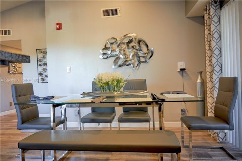 Copropriété à louer à Tamarac, Floride: 2 chambres, 91.97 m2 № 2004246 - photo 8