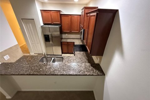 Adosado en alquiler en Brandon, Florida, 3 dormitorios, 121.42 m2 № 1574077 - foto 7