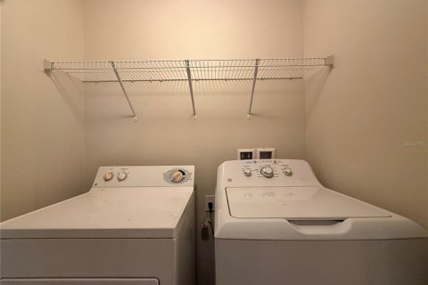 Adosado en alquiler en Brandon, Florida, 3 dormitorios, 121.42 m2 № 1574077 - foto 30