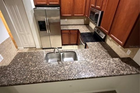 Adosado en alquiler en Brandon, Florida, 3 dormitorios, 121.42 m2 № 1574077 - foto 8