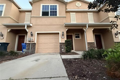 Adosado en alquiler en Brandon, Florida, 3 dormitorios, 121.42 m2 № 1574077 - foto 1