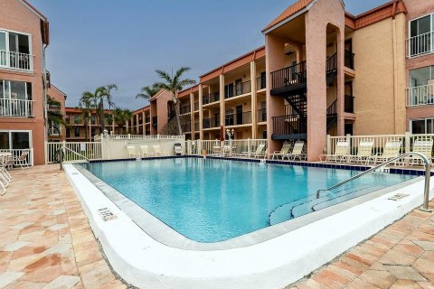 Condominio en venta en Saint Pete Beach, Florida, 3 dormitorios, 95.69 m2 № 2151062 - foto 10