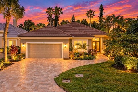House in Bradenton, Florida 3 bedrooms, 245.08 sq.m. № 2393398