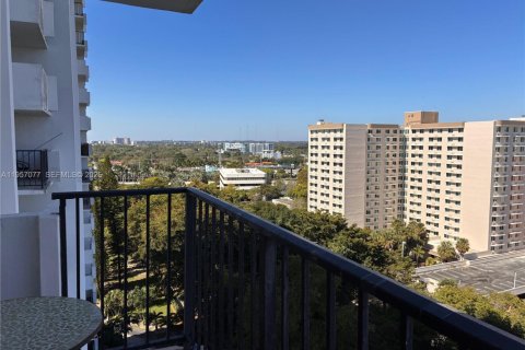 Condominio en alquiler en Aventura, Florida, 1 dormitorio, 82.4 m2 № 2011197 - foto 18