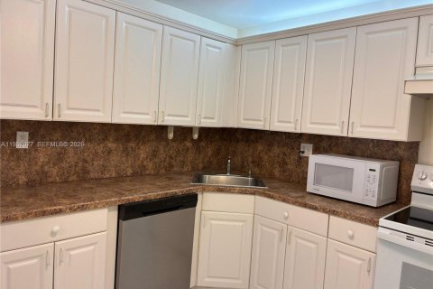 Condominio en alquiler en Aventura, Florida, 1 dormitorio, 82.4 m2 № 2011197 - foto 9