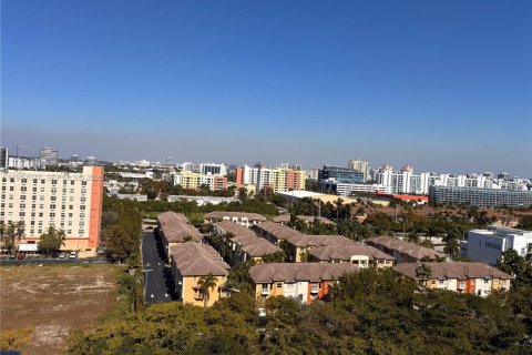 Condominio en alquiler en Aventura, Florida, 1 dormitorio, 82.4 m2 № 2011197 - foto 16