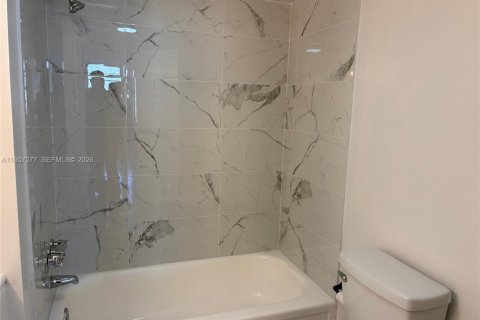 Condominio en alquiler en Aventura, Florida, 1 dormitorio, 82.4 m2 № 2011197 - foto 13