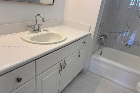 Condominio en alquiler en Aventura, Florida, 1 dormitorio, 82.4 m2 № 2011197 - foto 14