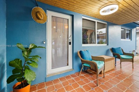 Villa ou maison à vendre à Fort Lauderdale, Floride: 3 chambres, 91.79 m2 № 2429995 - photo 2