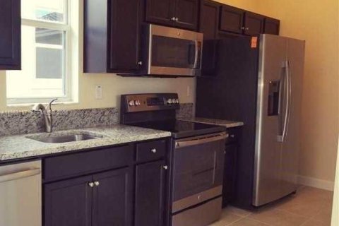 Immobilier commercial à louer à Miami, Floride: 1 chambre, 58.06 m2 № 2024215 - photo 3