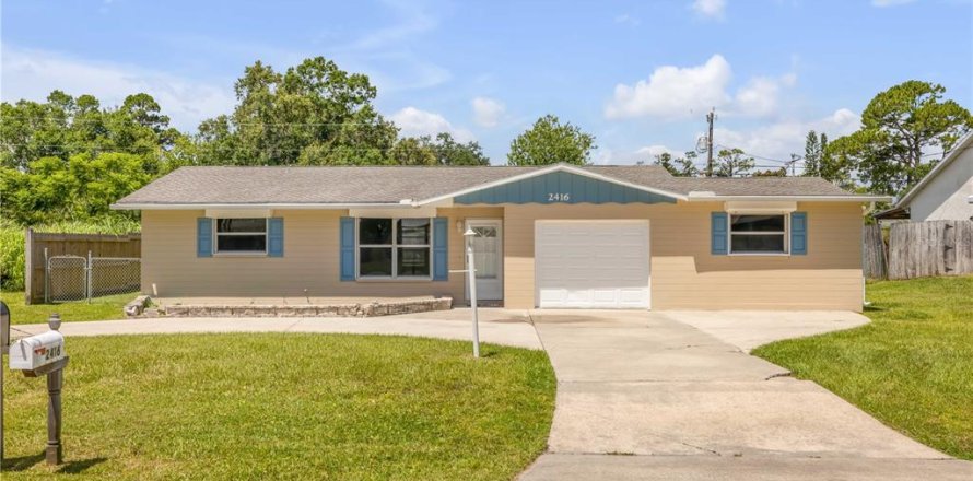 House in Edgewater, Florida 3 bedrooms, 128.11 sq.m. № 1806667