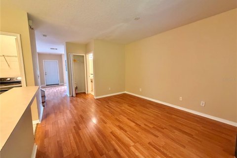 Townhouse in Wesley Chapel, Florida 3 bedrooms, 135.64 sq.m. № 2216048 - photo 6