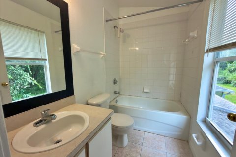 Townhouse in Wesley Chapel, Florida 3 bedrooms, 135.64 sq.m. № 2216048 - photo 13