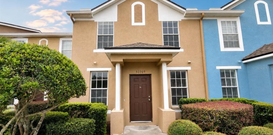 Townhouse in Wesley Chapel, Florida 3 bedrooms, 135.64 sq.m. № 2216048