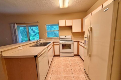 Townhouse in Wesley Chapel, Florida 3 bedrooms, 135.64 sq.m. № 2216048 - photo 8