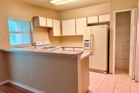 Townhouse in Wesley Chapel, Florida 3 bedrooms, 135.64 sq.m. № 2216048 - photo 7