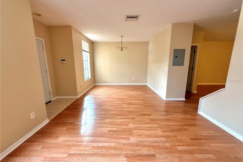 Townhouse in Wesley Chapel, Florida 3 bedrooms, 135.64 sq.m. № 2216048 - photo 2