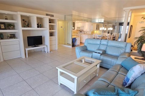 Copropriété à louer à Treasure Island, Floride: 1 chambre, 95.22 m2 № 2104165 - photo 2
