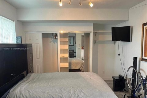 Commercial property in Hollywood, Florida 165.74 sq.m. № 1955985 - photo 3