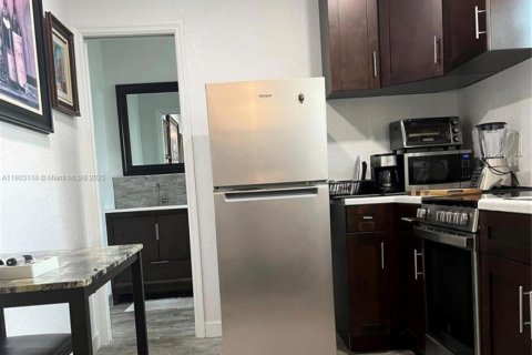 Commercial property in Hollywood, Florida 165.74 sq.m. № 1955985 - photo 1