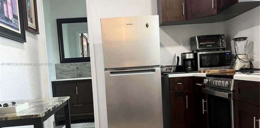 Commercial property in Hollywood, Florida 165.74 sq.m. № 1955985