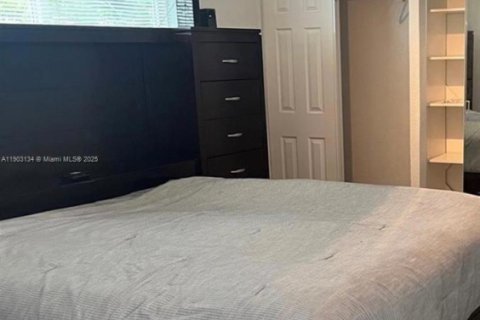 Commercial property in Hollywood, Florida 165.74 sq.m. № 1955985 - photo 2