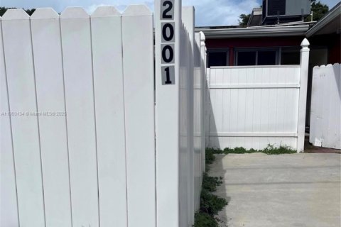 Commercial property in Hollywood, Florida 165.74 sq.m. № 1955985 - photo 5