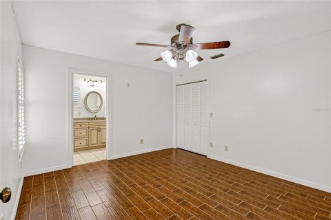 House in Palm Bay, Florida 4 bedrooms, 175.12 sq.m. № 2350160 - photo 29