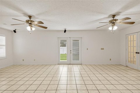 House in Palm Bay, Florida 4 bedrooms, 175.12 sq.m. № 2350160 - photo 22