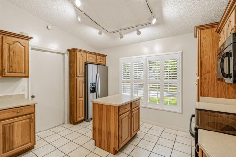 House in Palm Bay, Florida 4 bedrooms, 175.12 sq.m. № 2350160 - photo 17