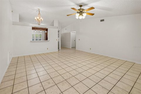 House in Palm Bay, Florida 4 bedrooms, 175.12 sq.m. № 2350160 - photo 12
