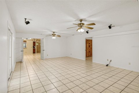 House in Palm Bay, Florida 4 bedrooms, 175.12 sq.m. № 2350160 - photo 21