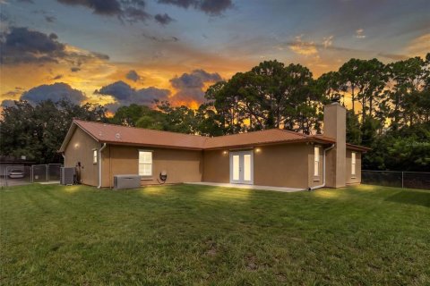 House in Palm Bay, Florida 4 bedrooms, 175.12 sq.m. № 2350160 - photo 2
