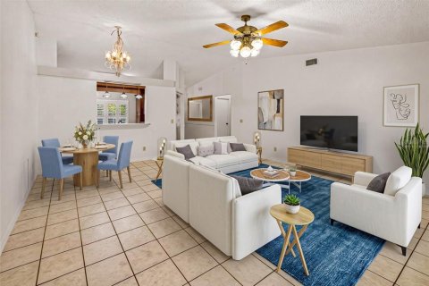 House in Palm Bay, Florida 4 bedrooms, 175.12 sq.m. № 2350160 - photo 10