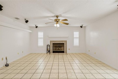 House in Palm Bay, Florida 4 bedrooms, 175.12 sq.m. № 2350160 - photo 19